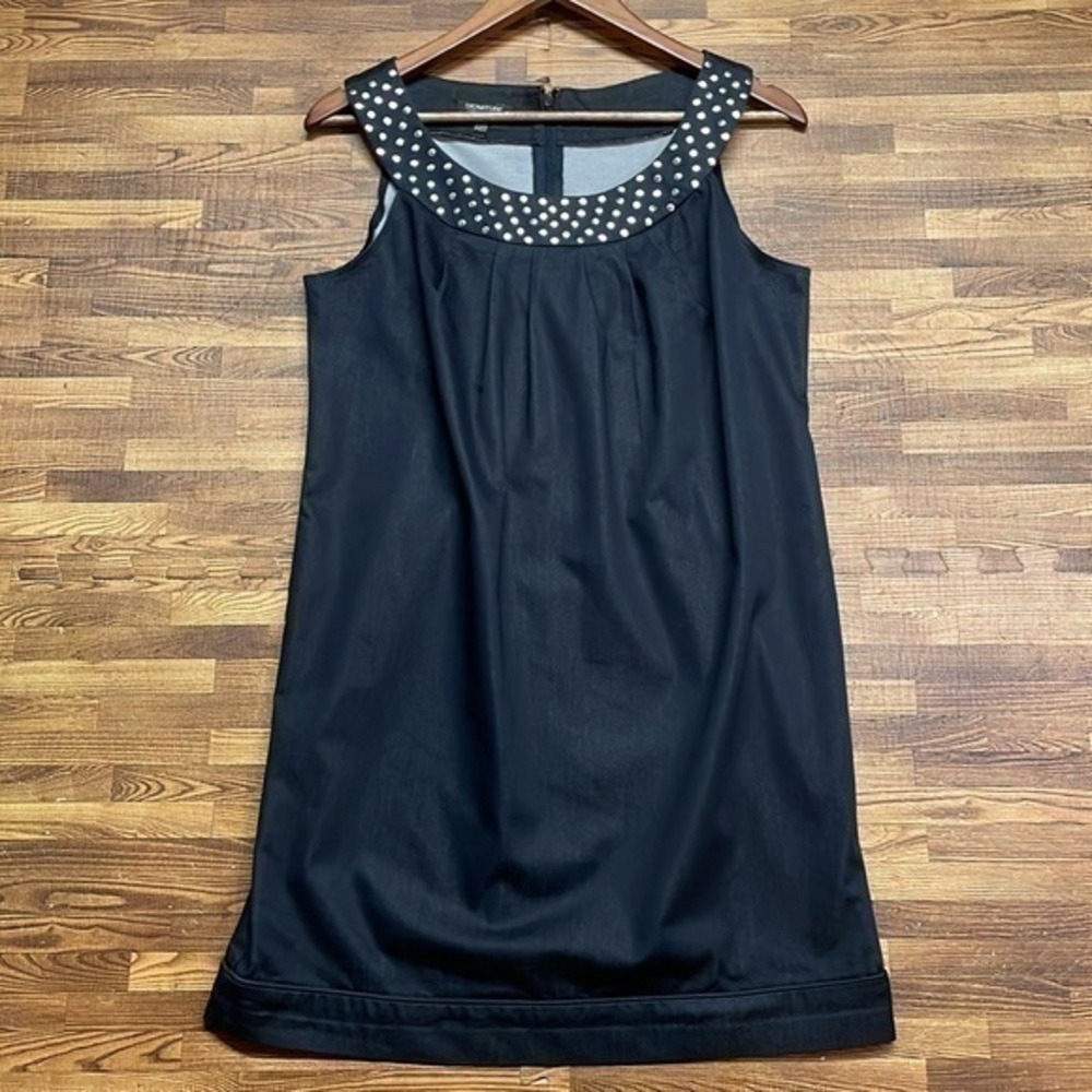Signature London style women’s sleeveless dark navy dress. Size 10. ￼